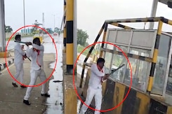 Video MNS Workers Go On Rampage, Vandalise Maharashtra Toll Booth Video MNS Workers Go On Rampage, Vandalise Maharashtra Toll Booth