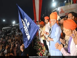 J&K Governor Flags Off 1st Amarnath Yatra Batch Amid Tight Security J&K Governor Flags Off 1st Amarnath Yatra Batch Amid Tight Security