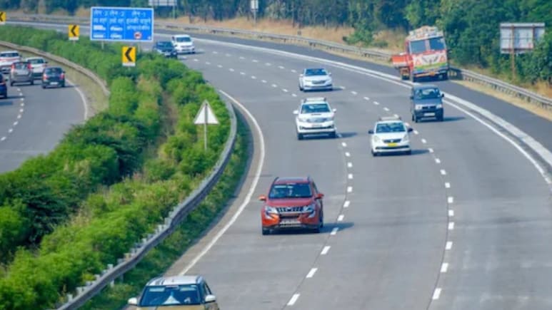 Mumbai- Goa: मुंबई- गोवा फक्त 6 तासांत कधी गाठणार? महामार्गाचे काम पुन्हा रखडले, नवी डेडलाईन समोर Mumbai- Goa: मुंबई- गोवा फक्त 6 तासांत कधी गाठणार? महामार्गाचे काम पुन्हा रखडले, नवी डेडलाईन समोर