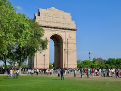 Delhi&#039;s Air Quality &#039;Very Poor&#039;, 5 Stations Record AQI Above 300