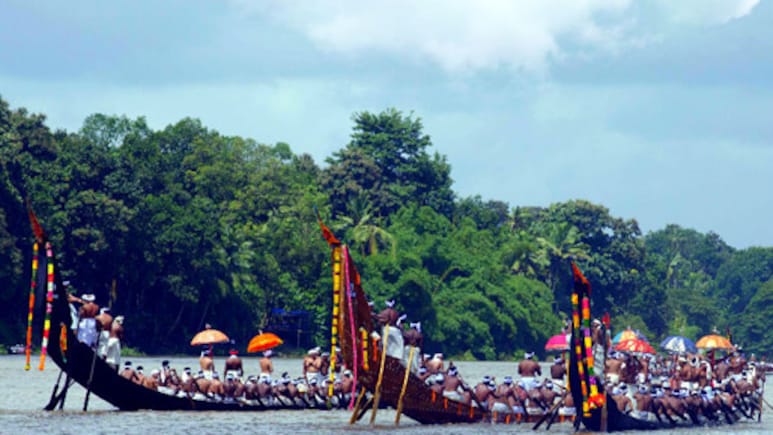 Kerala's Aranmula Vallasadya: A Sacred Feast Worth Travelling For