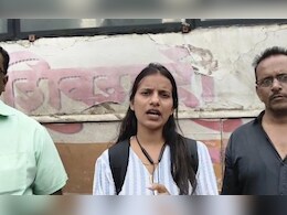 Women Safety : मुख्यमंत्र्यांच्या लाडक्या बहिणींनाच बसमधून दिलं उतरवून; ST कर्मचाऱ्यांचं संतापजनक कृत्य Women Safety : मुख्यमंत्र्यांच्या लाडक्या बहिणींनाच बसमधून दिलं उतरवून; ST कर्मचाऱ्यांचं संतापजनक कृत्य