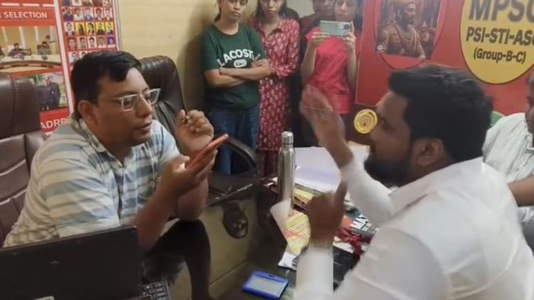 Kalyan : MPSC क्लासच्या नावाखाली कल्याणमध्ये सुरु होती फसवणूक, मनसेकडून क्लासचालकाला चोप