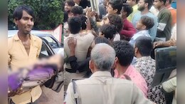 झोलाछाप डॉक्टर की लापरवाही से दो साल के मासूम की मौत, गुस्साए लोगों ने क्लिनिक में की तोड़फोड़; किया हाईवे जाम