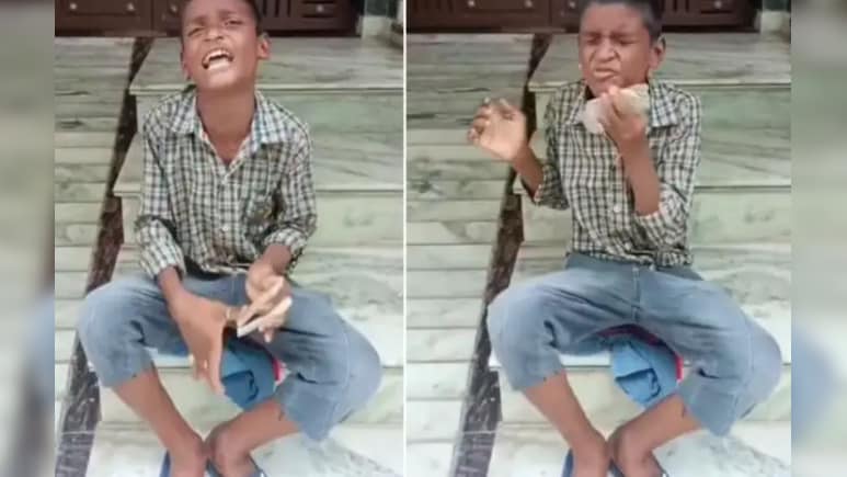 दिल पर चलाई छुर्रियां...गाने पर जोश से गाता बच्चा वायरल, लोग बोले- असली टैलेंट तो ये है दिल पर चलाई छुर्रियां...गाने पर जोश से गाता बच्चा वायरल, लोग बोले- असली टैलेंट तो ये है
