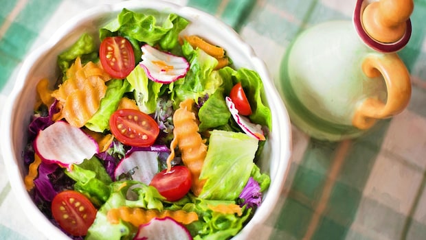 What Happens When You Eat Salad Before Lunch? 5 Amazing Benefits You Need To Know