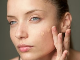 अब Monsoon में भी Makeup रहेगा On-Point! Try करें ये Long-Lasting Foundation, कीमत है काफी अफोर्डेबल अब Monsoon में भी Makeup रहेगा On-Point! Try करें ये Long-Lasting Foundation, कीमत है काफी अफोर्डेबल