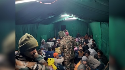 जम्मू-कश्मीर: भूस्खलन में फंसे अमरनाथ यात्रियों के लिए सेना ने चलाया बचाव अभियान
