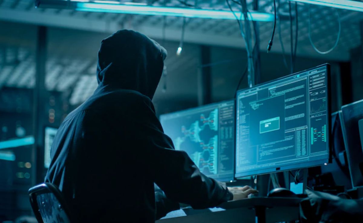 मुंबई में 82 साल के बुजुर्ग से साइबर ठगी, फर्जी CBI अफसर ने डराकर ऐसे लगाया 1.8 करोड़ रुपये का चूना