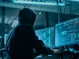 मुंबई में 82 साल के बुजुर्ग से साइबर ठगी, फर्जी CBI अफसर ने डराकर ऐसे लगाया 1.8 करोड़ रुपये का चूना मुंबई में 82 साल के बुजुर्ग से साइबर ठगी, फर्जी CBI अफसर ने डराकर ऐसे लगाया 1.8 करोड़ रुपये का चूना