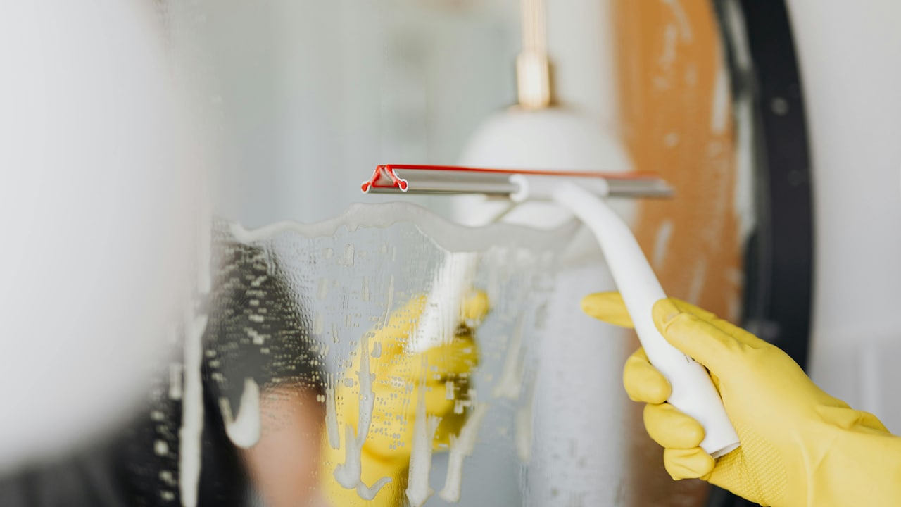 Make your bathroom stain-free with the best cleaning liquids