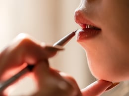 Raksha Bandhan पर ये Lip Crayon ला दें आपके लुक में ग्लैमर, बजट में स्टाइलिश दिखने का ये है सुनहरा मौका Raksha Bandhan पर ये Lip Crayon ला दें आपके लुक में ग्लैमर, बजट में स्टाइलिश दिखने का ये है सुनहरा मौका