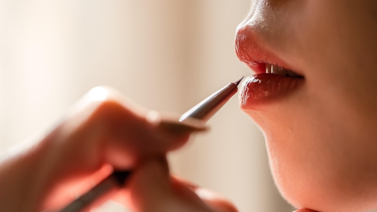 Raksha Bandhan पर ये Lip Crayon ला दें आपके लुक में ग्लैमर, बजट में स्टाइलिश दिखने का ये है सुनहरा मौका Raksha Bandhan पर ये Lip Crayon ला दें आपके लुक में ग्लैमर, बजट में स्टाइलिश दिखने का ये है सुनहरा मौका