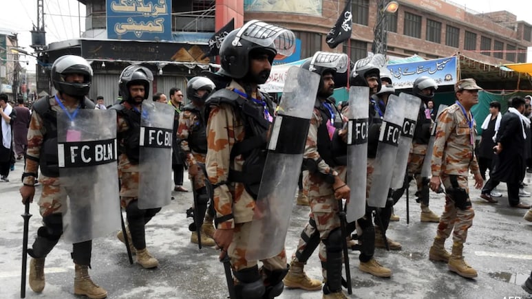 पाकिस्तान के बलूचिस्तान में बाइक से आए बंदूकधारियों ने पुलिस के 20 ट्रेनी अधिकारियों को अगवा किया