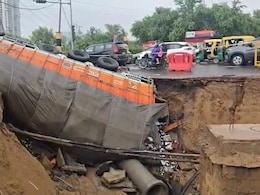Delhi-NCR Rain Live Updates:  गुरुग्राम में आफत की बारिश, धंस गई SPR रोड की सड़क, उल्टा होकर गिरा ट्रक Delhi-NCR Rain Live Updates:  गुरुग्राम में आफत की बारिश, धंस गई SPR रोड की सड़क, उल्टा होकर गिरा ट्रक