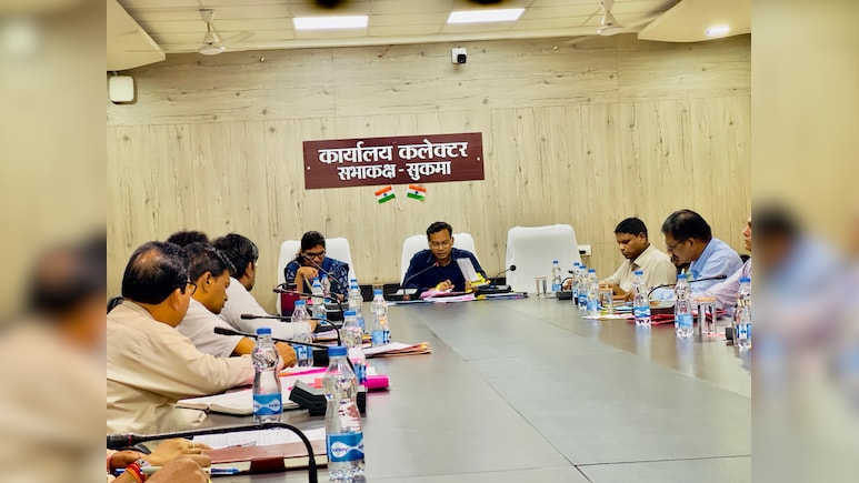 नक्सल इलाके के 23 संकुल समन्वयकों को नोटिस जारी, कलेक्टर ने 3 दिन के अंदर मांगा जवाब नक्सल इलाके के 23 संकुल समन्वयकों को नोटिस जारी, कलेक्टर ने 3 दिन के अंदर मांगा जवाब