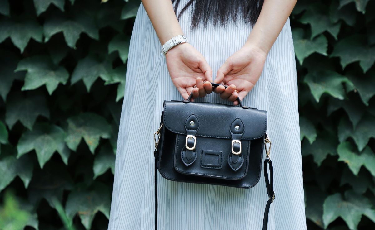 Allen Solly, MIRAGGIO, Van Heusen के Handbags ने मचा दिया धमाल, आधे हो गए इनके दाम, तो आप क्यों है पीछे Allen Solly, MIRAGGIO, Van Heusen के Handbags ने मचा दिया धमाल, आधे हो गए इनके दाम, तो आप क्यों है पीछे