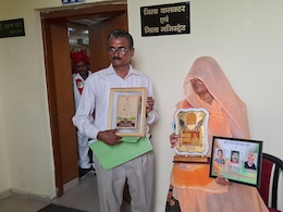शहीद की पत्नी क्यों मांग रही है इच्छा मृत्यु, कहा- टूट चुकी हूं... थानों का चक्कर काटते-काटते थक चुकी हूं शहीद की पत्नी क्यों मांग रही है इच्छा मृत्यु, कहा- टूट चुकी हूं... थानों का चक्कर काटते-काटते थक चुकी हूं