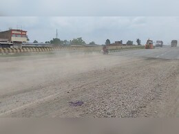 एमपी में NH-30 पर 14.56 करोड़ से बना ओवरब्रिज, 1 महीने की बारिश में ही उखड़ने लगी सड़क