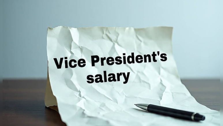 Vice President Salary: उपराष्ट्रपति को सैलरी के साथ-साथ आवास, हाई सिक्योरिटी सहित मिलती कई सुविधाएं, रिटायरमेंट के बाद पेंशन Vice President Salary: उपराष्ट्रपति को सैलरी के साथ-साथ आवास, हाई सिक्योरिटी सहित मिलती कई सुविधाएं, रिटायरमेंट के बाद पेंशन