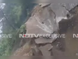 हिमाचल के मंडी में लैंडस्लाइड, बिजली टनल पर भर-भराकर गिरा मलबा हिमाचल के मंडी में लैंडस्लाइड, बिजली टनल पर भर-भराकर गिरा मलबा