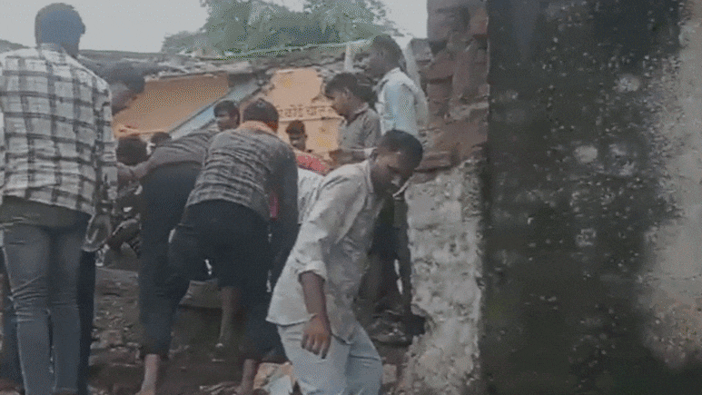 दीवारों पर काई, जर्जर इमारत... झालावाड़ में भगवान भरोसे चल रहा था स्कूल? तस्वीरें दे रहीं लापरवाही की गवाही