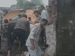 दीवारों पर काई, जर्जर इमारत... झालावाड़ में भगवान भरोसे चल रहा था स्कूल? तस्वीरें दे रहीं लापरवाही की गवाही दीवारों पर काई, जर्जर इमारत... झालावाड़ में भगवान भरोसे चल रहा था स्कूल? तस्वीरें दे रहीं लापरवाही की गवाही