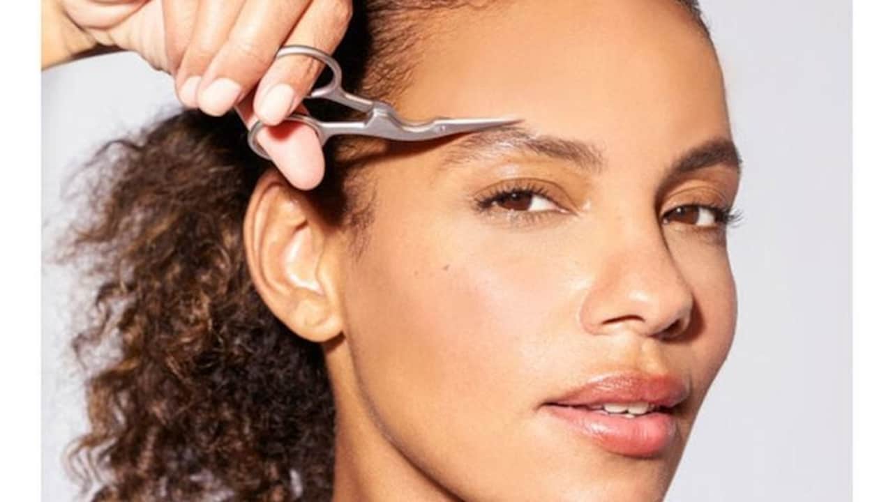 The Correct Way Of Trimming Eyebrows At Home WIhout Doing Any Mistakes
