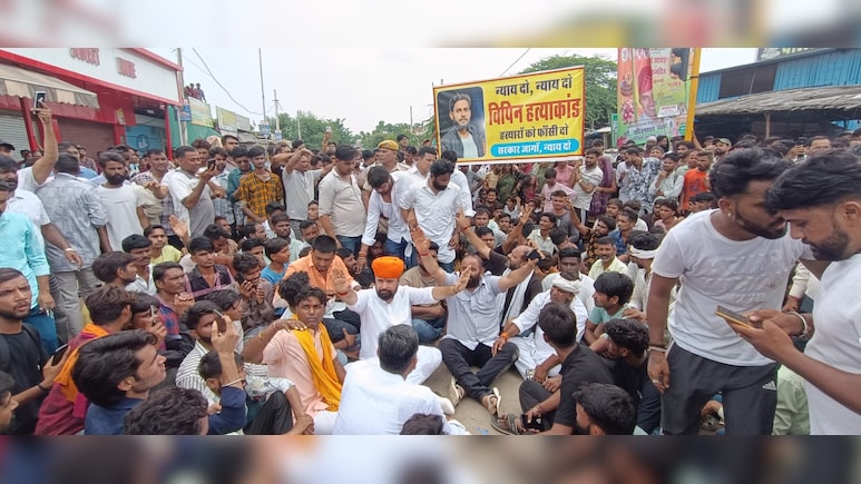 Jaipur Murder: जयपुर में युवक की हत्या के बाद पथराव, आक्रोशित भीड़ ने किया ट्रैफिक जाम, पुलिस का लाठीचार्ज