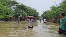 Rajasthan: लूनी नदी में बाढ़ से दर्जनों गांवों का संपर्क टूटा, घरों में घुसा पानी; बच्&zwj;चों की पढ़ाई ठप