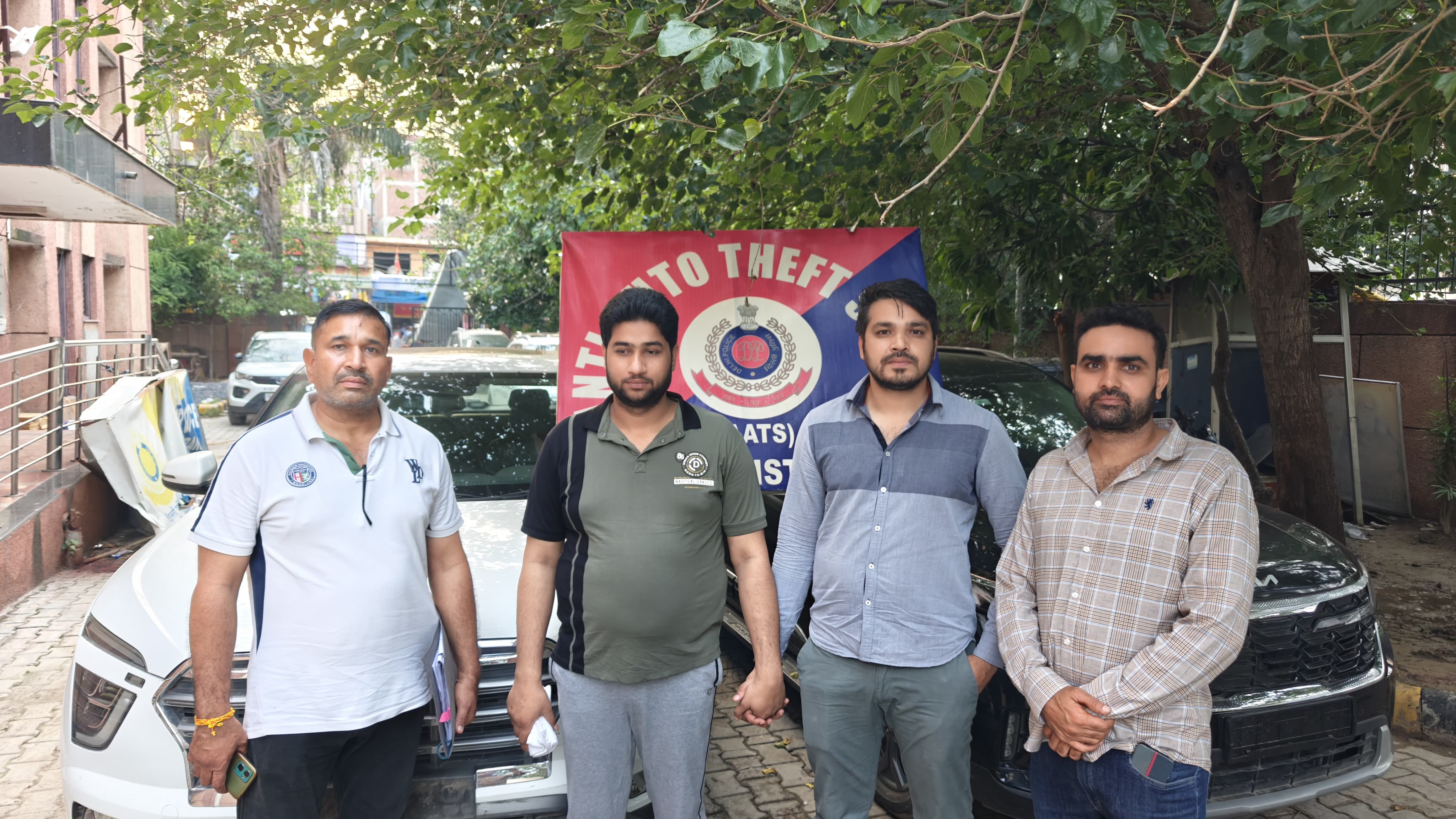 दिल्ली: लग्जरी गाड़ियां चोरी करने वाले गिरोह का भंडाफोड़, 1 करोड़ से ज़्यादा कीमत की गाड़ियां बरामद