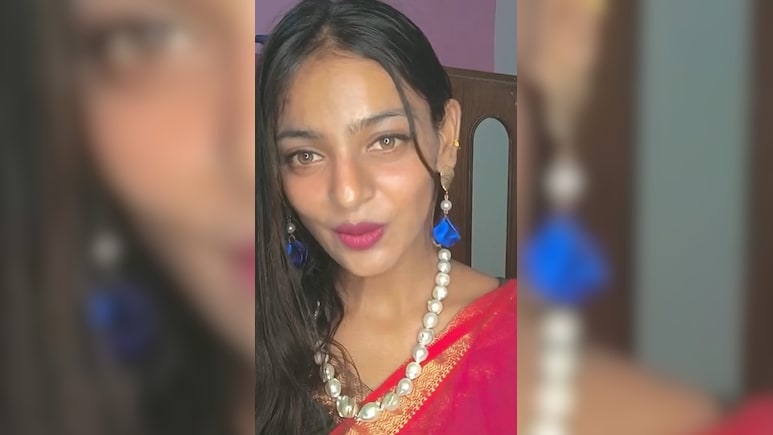 Monalisa ने पहनी लाल साड़ी, सलमान-ऐश्वर्या के 26 साल पुराने गाने पर किया परफॉर्म, लोगों को याद आई वो रोमांटिक केमिस्ट्री Monalisa ने पहनी लाल साड़ी, सलमान-ऐश्वर्या के 26 साल पुराने गाने पर किया परफॉर्म, लोगों को याद आई वो रोमांटिक केमिस्ट्री