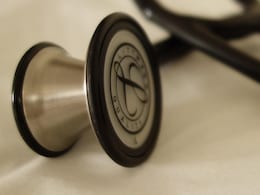 कानपुर में चला कुर्सी-कुर्सी का गजब ड्रामा, एक ऑफिस में कुर्सी डाल बैठ गए दो CMO कानपुर में चला कुर्सी-कुर्सी का गजब ड्रामा, एक ऑफिस में कुर्सी डाल बैठ गए दो CMO