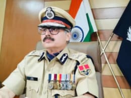 DGP राजीव शर्मा ने प्रदेश के सभी SP को दिए सख्त निर्देश, कहा- पुलिस थानों की नियमित विजिट करें... DGP राजीव शर्मा ने प्रदेश के सभी SP को दिए सख्त निर्देश, कहा- पुलिस थानों की नियमित विजिट करें...
