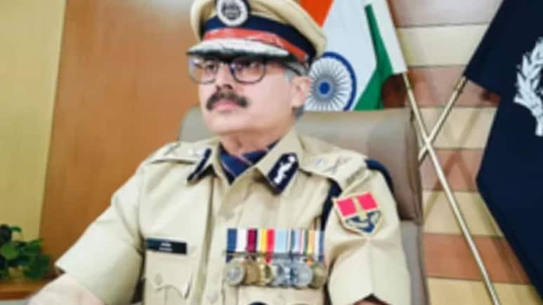 DGP राजीव शर्मा ने प्रदेश के सभी SP को दिए सख्त निर्देश, कहा- पुलिस थानों की नियमित विजिट करें... DGP राजीव शर्मा ने प्रदेश के सभी SP को दिए सख्त निर्देश, कहा- पुलिस थानों की नियमित विजिट करें...