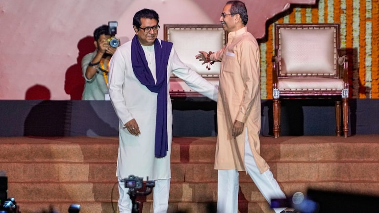 Uddhav Thackeray Meets Raj Thackeray: उद्धव ठाकरेंनी घेतली राज ठाकरेंची भेट, काय आहे कारण?