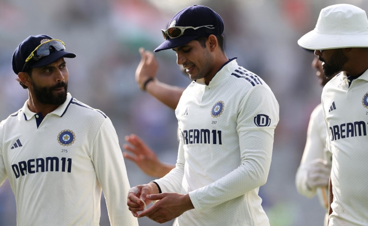 Shastri critiques Gill's captaincy during England Test match.