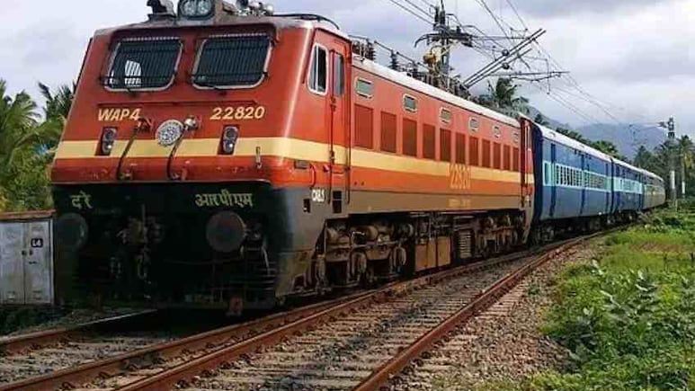 'I Realised How...': Woman Shares Experience Of Travelling Alone At Night In Indian Train