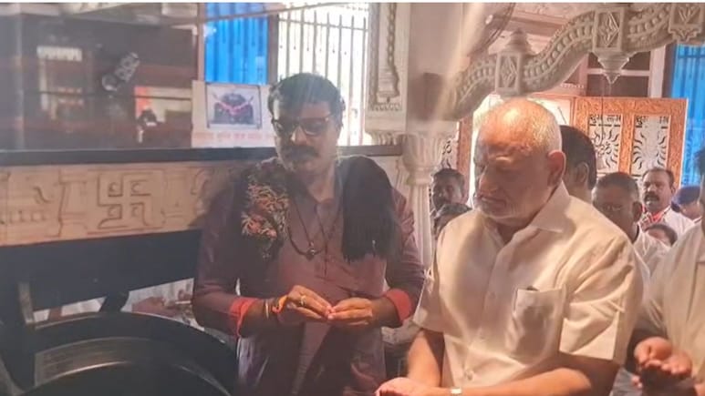 Manikrao Kokate: मंत्रिपदावरील 'इडा पीडा' टाळण्यासाठी माणिकराव कोकाटे शनीदेवाच्या चरणी, प्रसिद्ध मंदिरात पूजा