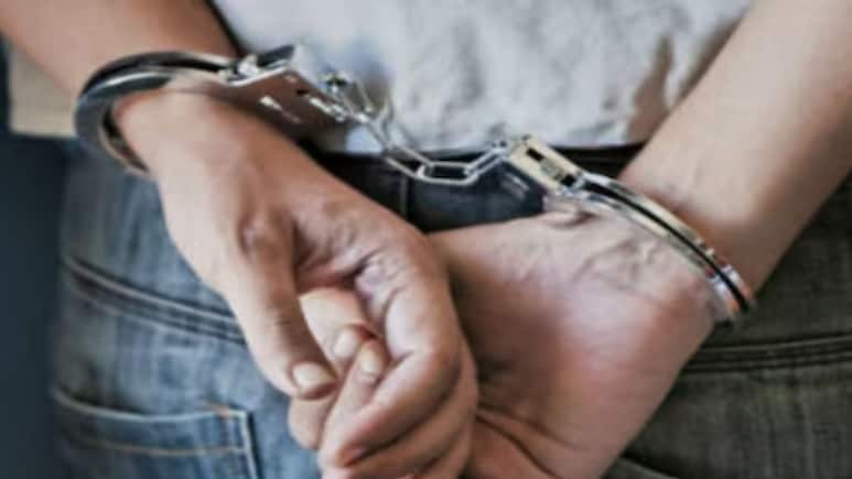 जबलपुर में पकड़ाया अफगानी नागरिक, 10 सालों से भारतीय बनकर रह रहा था, विदेशियों के भी बनवा रहा था पासपोर्ट जबलपुर में पकड़ाया अफगानी नागरिक, 10 सालों से भारतीय बनकर रह रहा था, विदेशियों के भी बनवा रहा था पासपोर्ट