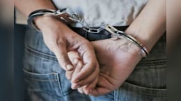 बाबा के बैग से नकदी और सोने की अंगूठी चुराकर भागा, चित्रकूट में कट्टे के साथ दबोचा आरोपी