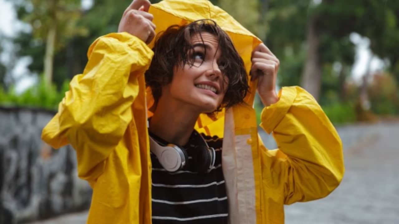 Get Best Raincoat This Monsoon Days From Flipkart