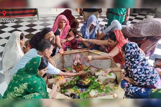 शिव के मंदिरों में भक्तों की भारी भीड़ शिव के मंदिरों में भक्तों की भारी भीड़