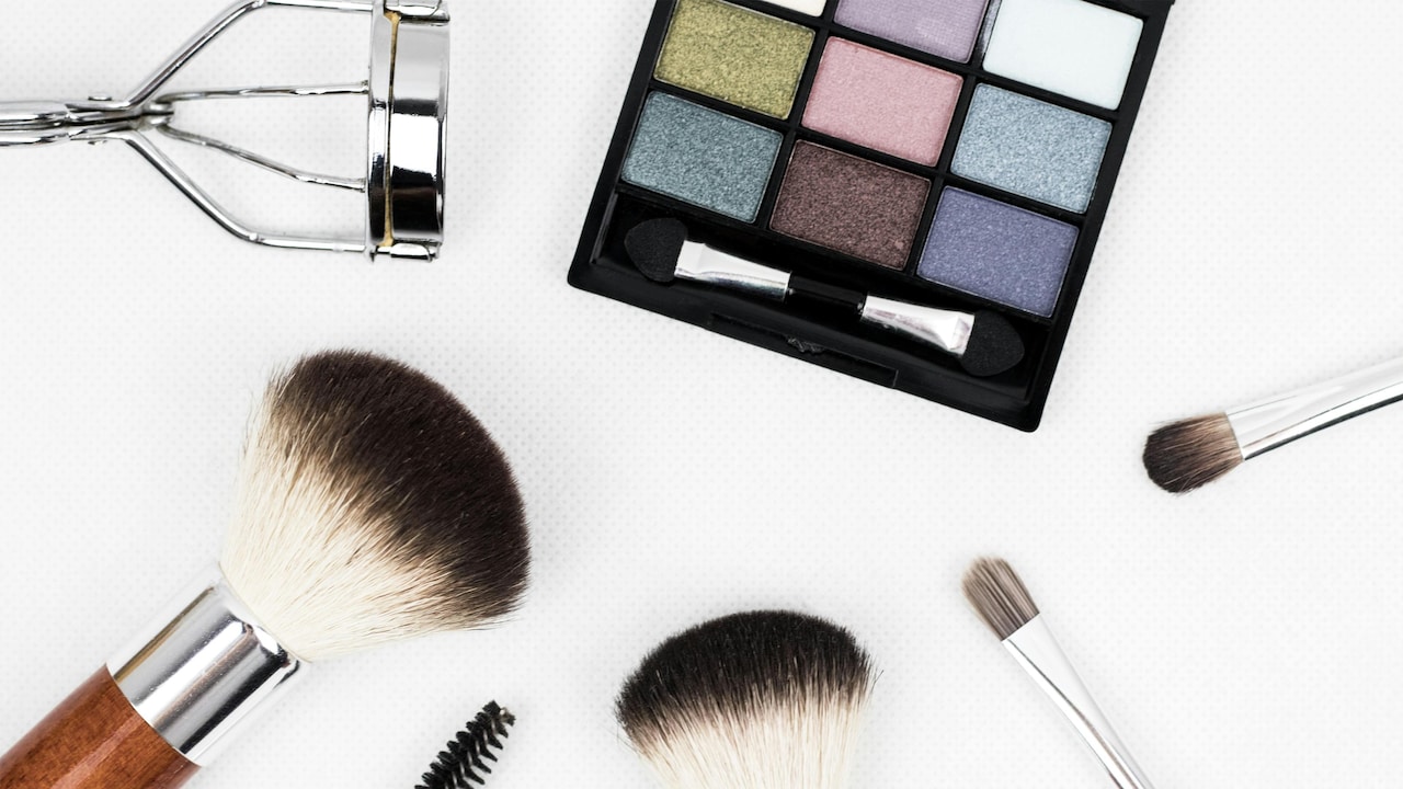 Beauty on a Budget: Unbox Glam with These All-in-One Makeup Kits Under ₹1,000