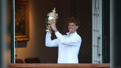 Wimbledon Final:  यानिक सिनर ने जीता विंबलडन खिताब, कार्लोस अल्कारेज को हराकर 35 दिनों पहले मिली हार का लिया बदला