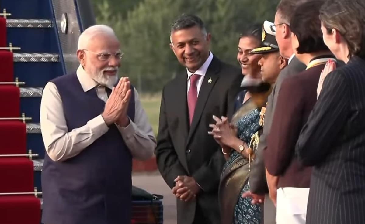 Narendra Modi UK Visit LIVE: PM Modi Lands In London, Trade Agreement, Khalistanis On Agenda