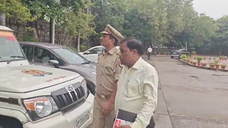 यूपी में मंत्री ने अपने ही पीए को गिरफ्तार करने के लिए क्यों बुला ली पुलिस यूपी में मंत्री ने अपने ही पीए को गिरफ्तार करने के लिए क्यों बुला ली पुलिस