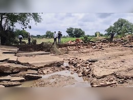 बुंदेलखंड में बारिश से तबाही: छतरपुर में सैकड़ों हेक्टेयर फसल बर्बाद बुंदेलखंड में बारिश से तबाही: छतरपुर में सैकड़ों हेक्टेयर फसल बर्बाद