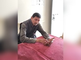 Drunk Teacher: 'आधा तनख्वाह तो जरूर मिलेगा', शराबी शिक्षक का Video हो रहा वायरल Drunk Teacher: 'आधा तनख्वाह तो जरूर मिलेगा', शराबी शिक्षक का Video हो रहा वायरल