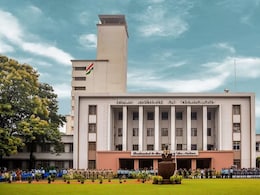 IIT-खड़गपुर में फंदे से लटका मिला छात्र का शव, बीते 7 महीनों में 4 छात्रों की हुई मौत IIT-खड़गपुर में फंदे से लटका मिला छात्र का शव, बीते 7 महीनों में 4 छात्रों की हुई मौत